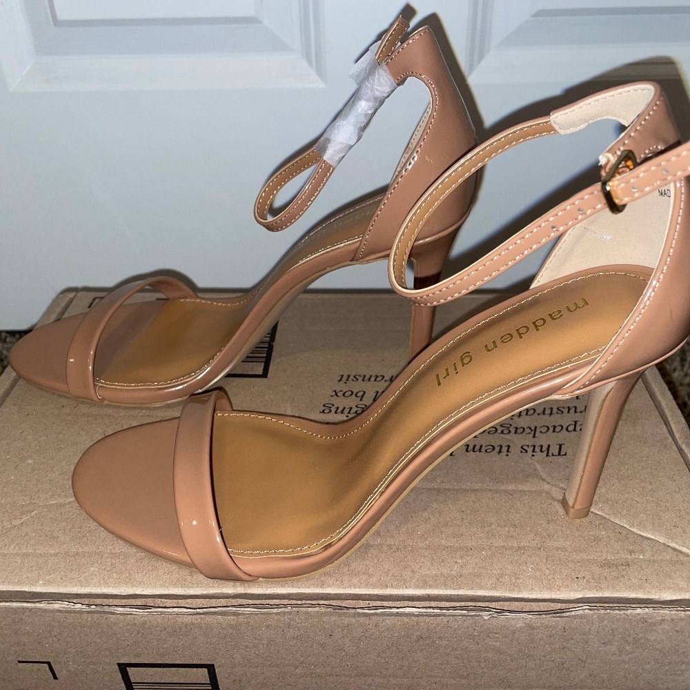 Madden Girl Brazen Two-Piece Stiletto Dress Sandals Nude Patent Womens Size 9